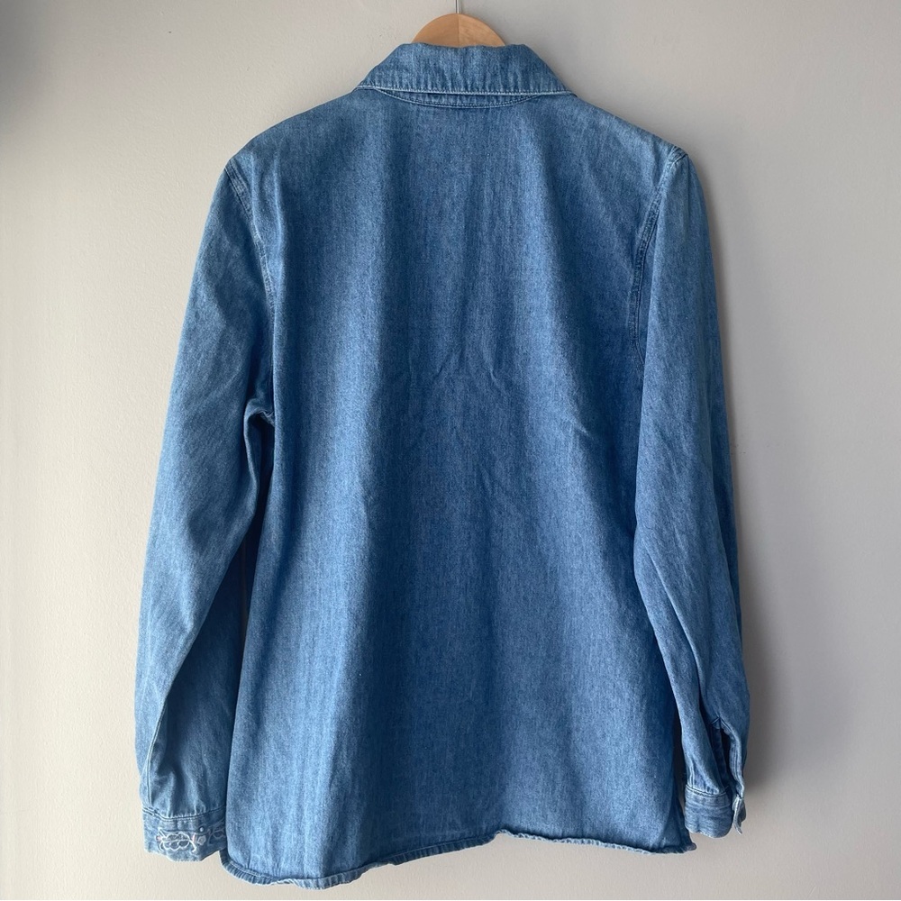 SOLD Vintage 90s Western Embroidered Denim Button-Up Shirt Size Medium Feminine - Picture 5 of 7